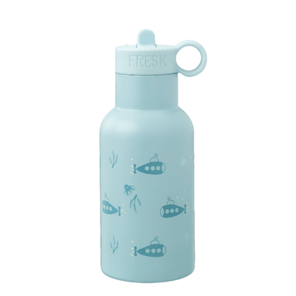 Light blue water bottle with a dark blue submarine pattern and a light blue flip-top lid with a carrying loop. The word "FRESK" is printed on the lid.
