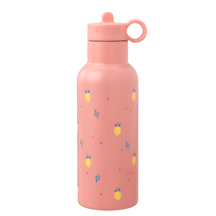Large peach water bottle with a yellow summer fruit and blue leaves pattern and a pink flip-top lid with a carrying loop. The word "FRESK" is printed on the lid.
