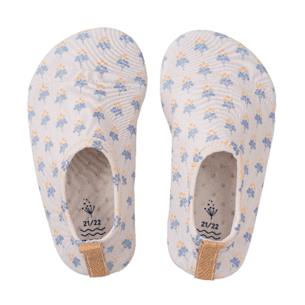 Cream with blue floral print FreskUV swim shoes for girls with a flexible, grippy sole, reinforced toes, elastic fit, UV protection 50, and fast-drying fabric—perfect for sun-safe beach, pool, or indoor play.