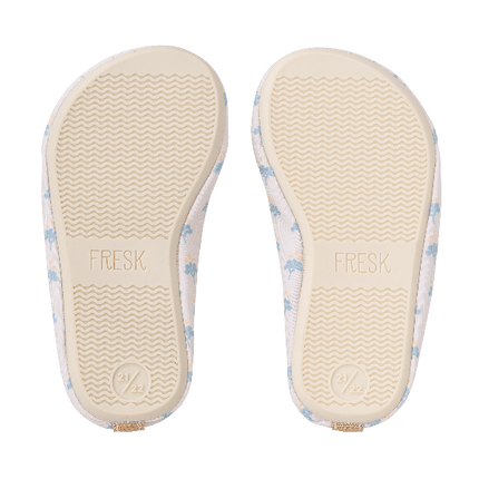 Cream swim shoes for girls with a flexible, grippy sole, reinforced toes, elastic fit, and fast-drying UPF50 fabric—perfect for sun-safe beach, pool, or indoor play.
 