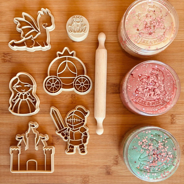 A fairy tale-themed cutters with gliterry pastel color playdoughs