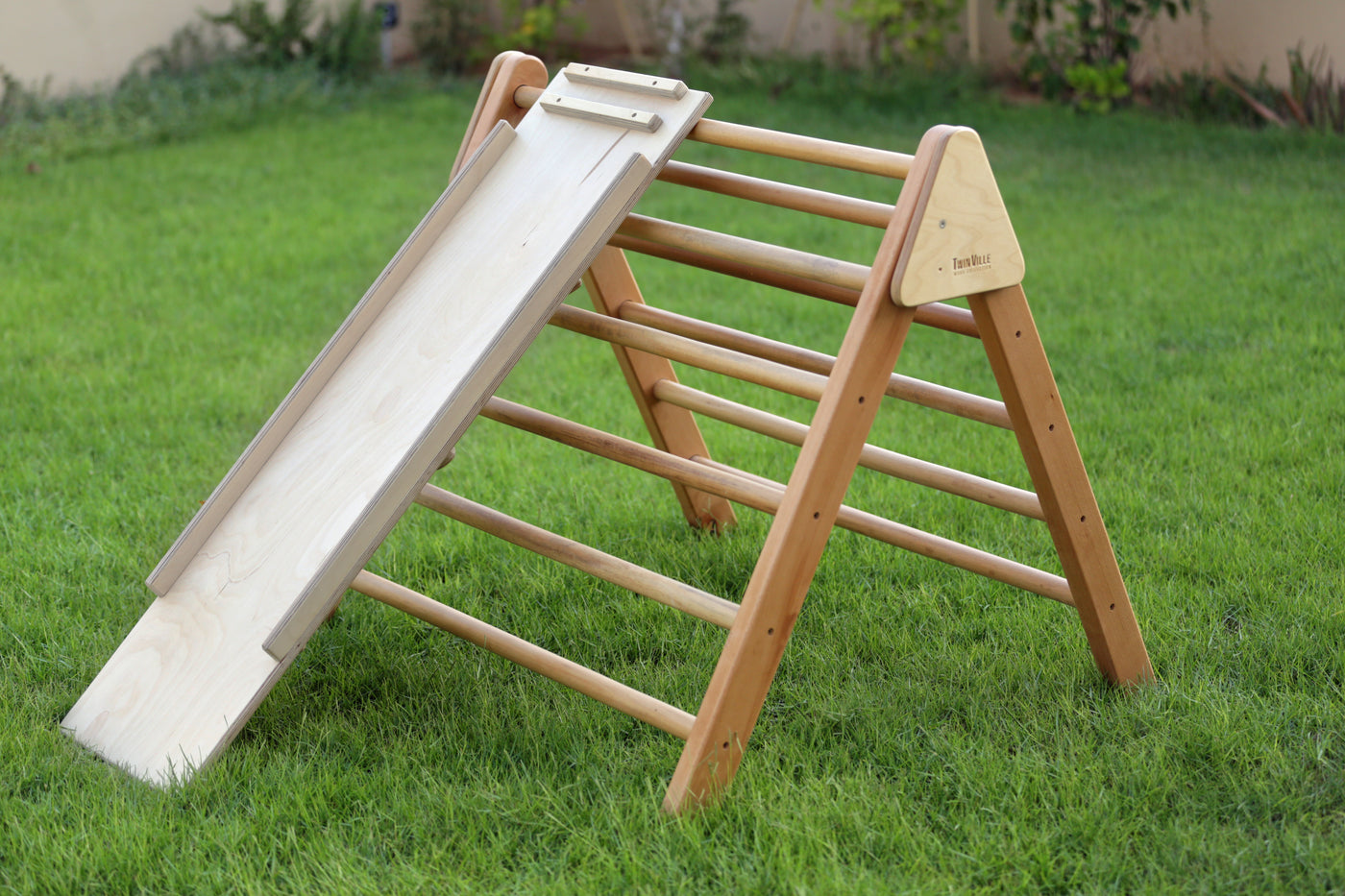 Maison Tini pikler triangle with ramp in natural color