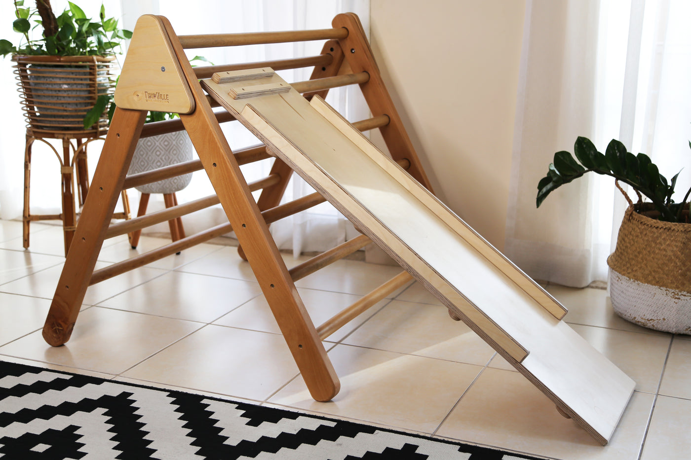 pikler triangle with dual sided ramp in natural color