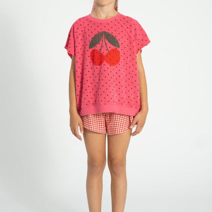 kid wearing a pink sleeveless sweatshirt 