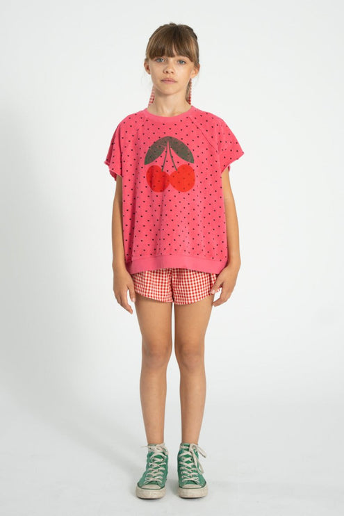 kid wearing a pink sleeveless sweatshirt 