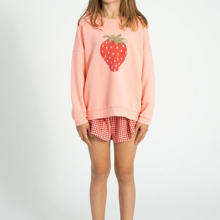 girl wearing a sweatshirt with collar and a red checkered shorts