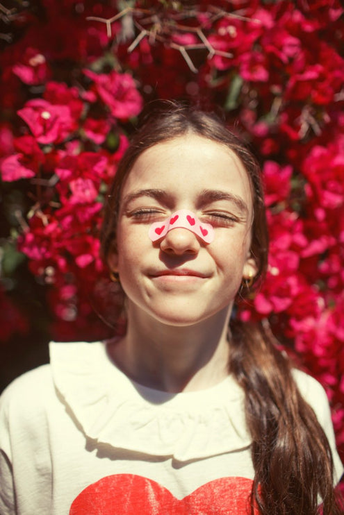 Girl wearing tshirt with collar and red heart print