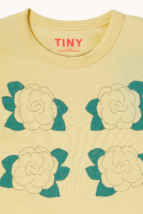 Dusty yellow crop t-shirt with flower print 
