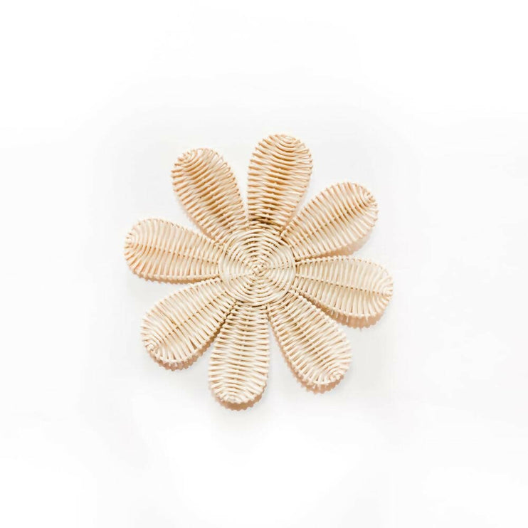 Aura Rattan flower
