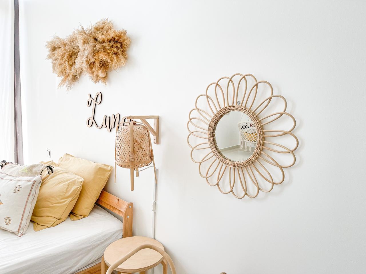 Nelya Mirror