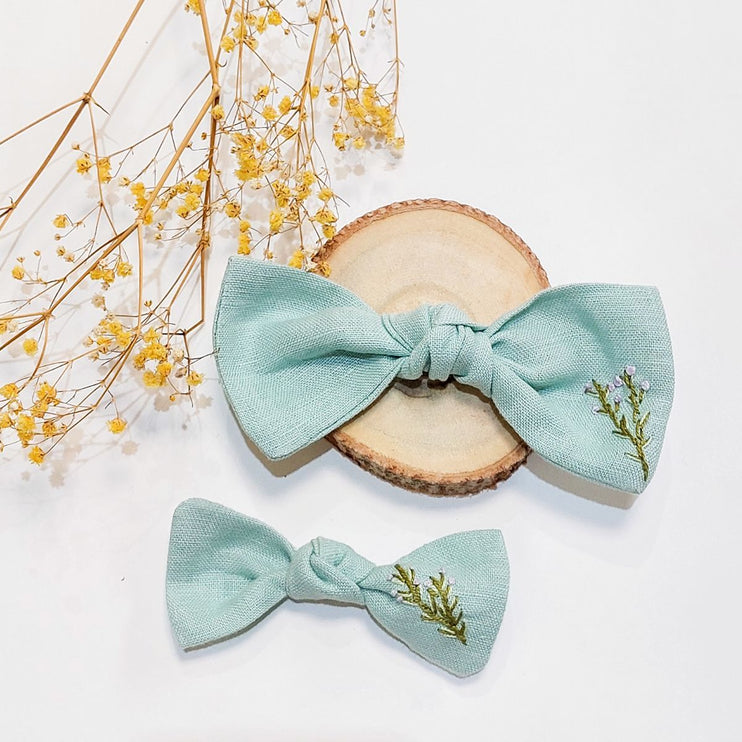 linen embroidered bow set