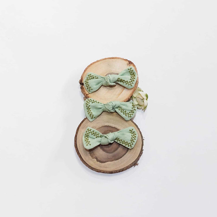 Linen Embroidered Bow Clip - Soft Green