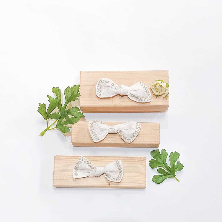Linen Embroidered Bow Clip - White